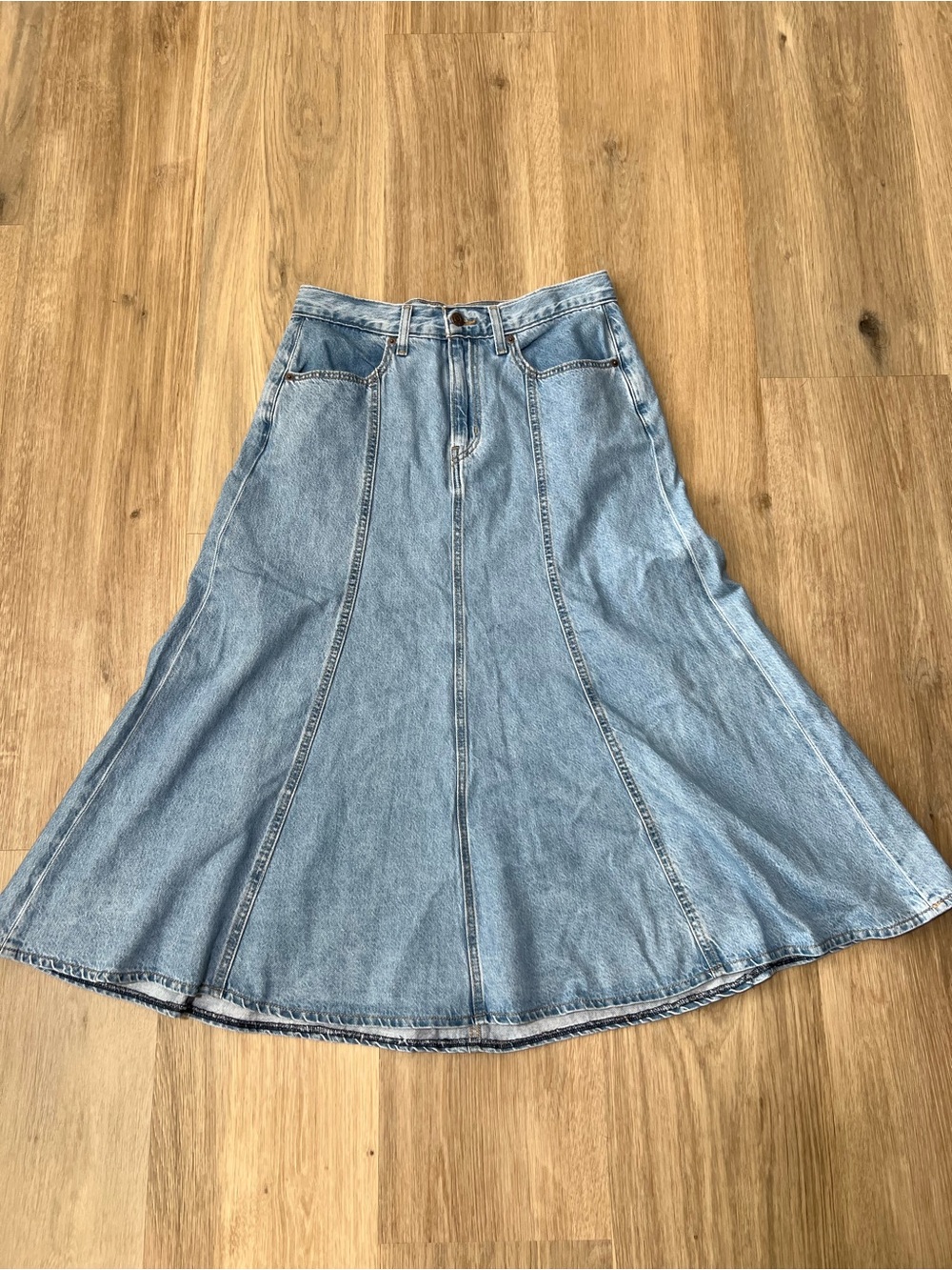 Levi’s fit and flare denim midi skirt light wash size 30